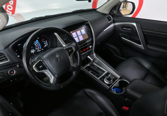 Подержанный автомобиль Mitsubishi Montero Sport 2022 года (7 фото)