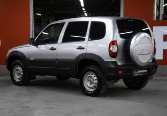 Подержанный автомобиль Chevrolet Niva 2013 года (7 фото)