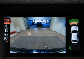 Подержанный автомобиль BMW X4 2015 года (26 фото)