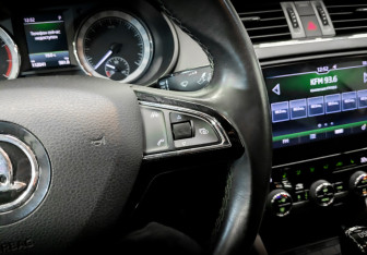 Подержанный автомобиль Skoda Octavia Liftback 2018 года (27 фото)