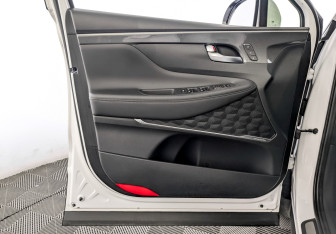 Подержанный автомобиль Hyundai Santa Fe 2022 года (19 фото)