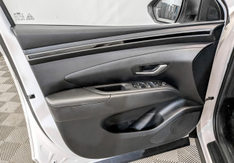 Подержанный автомобиль Hyundai Tucson 2022 года (18 фото)