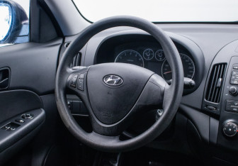 Подержанный автомобиль Hyundai i30 Hatchback 2010 года (15 фото)