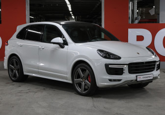Подержанный автомобиль Porsche Cayenne 2016 года (3 фото)