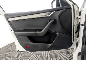 Подержанный автомобиль Skoda Octavia Liftback 2019 года (19 фото)