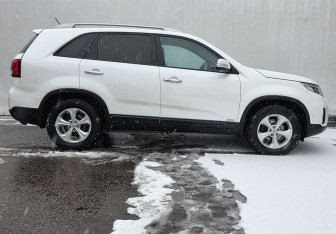 Подержанный автомобиль Kia Sorento 2017 года (4 фото)