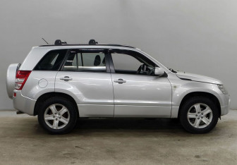 Подержанный автомобиль Suzuki Grand Vitara 2007 года (4 фото)