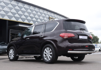 Подержанный автомобиль Infiniti QX56 2011 года (7 фото)