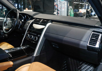 Подержанный автомобиль Land Rover Discovery 2017 года (7 фото)