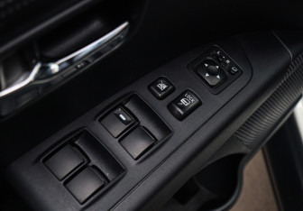 Подержанный автомобиль Citroen C-Crosser 2011 года (16 фото)