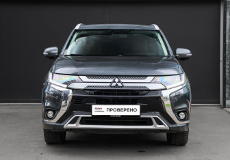 Подержанный автомобиль Mitsubishi Outlander 2019 года (2 фото)