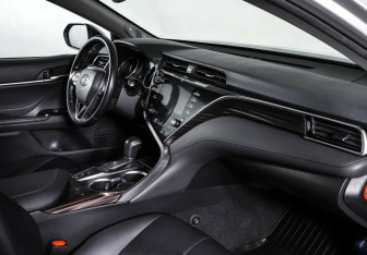 Подержанный автомобиль Toyota Camry Sedan 2018 года (8 фото)