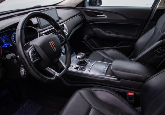 Подержанный автомобиль Hongqi H5 2022 года (10 фото)