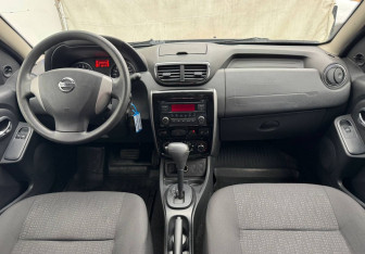 Подержанный автомобиль Nissan Terrano 2014 года (9 фото)