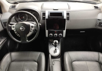 Подержанный автомобиль Nissan X-Trail 2007 года (9 фото)