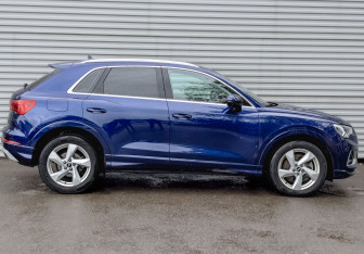Подержанный автомобиль Audi Q3 2021 года (4 фото)