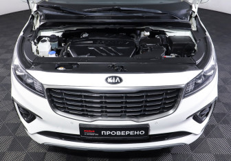 Подержанный автомобиль Kia Carnival 2020 года (9 фото)
