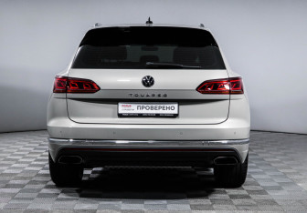 Подержанный автомобиль Volkswagen Touareg 2022 года (6 фото)