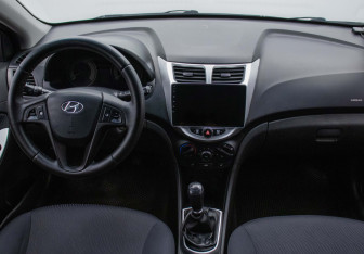 Подержанный автомобиль Hyundai Solaris Sedan 2012 года (15 фото)