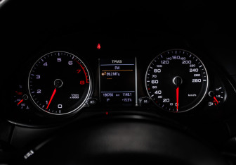 Подержанный автомобиль Audi Q5 2014 года (10 фото)