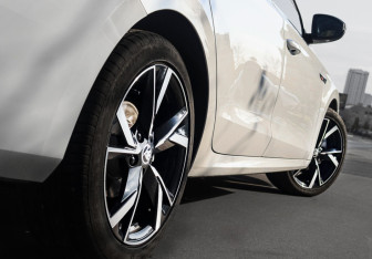 Подержанный автомобиль Skoda Octavia Liftback 2024 года (14 фото)