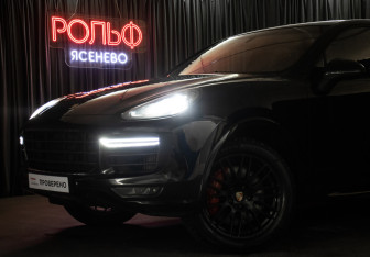 Подержанный автомобиль Porsche Cayenne 2015 года (22 фото)