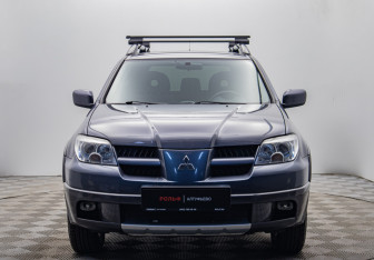 Подержанный автомобиль Mitsubishi Outlander 2006 года (8 фото)