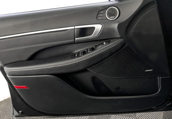 Подержанный автомобиль Hyundai Sonata 2022 года (19 фото)