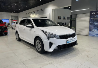 Подержанный автомобиль Kia Rio Sedan 2021 года (3 фото)