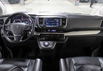 Подержанный автомобиль Peugeot Traveller 2020 года (14 фото)