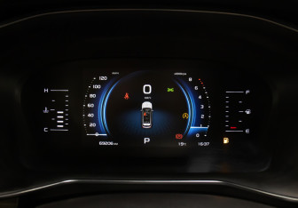 Подержанный автомобиль Geely Atlas Pro 2022 года (13 фото)