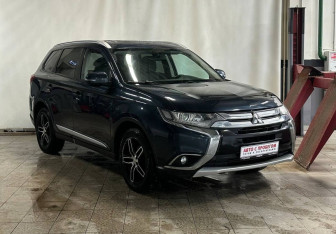 Подержанный автомобиль Mitsubishi Outlander 2018 года (3 фото)