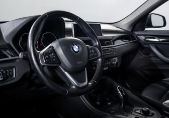 Подержанный автомобиль BMW X1 2020 года (14 фото)