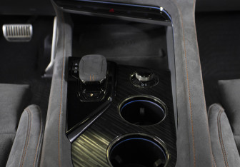 Подержанный автомобиль Zeekr 001 2023 года (21 фото)