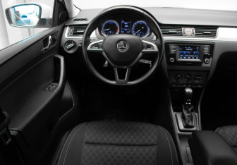 Подержанный автомобиль Skoda Rapid Liftback 2016 года (9 фото)