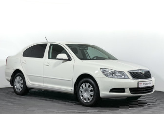 Подержанный автомобиль Skoda Octavia Liftback 2011 года (3 фото)