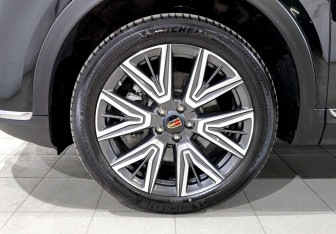 Подержанный автомобиль Hongqi HS5 2024 года (18 фото)