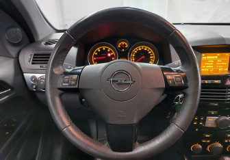 Подержанный автомобиль Opel Astra Hatchback 2008 года (12 фото)