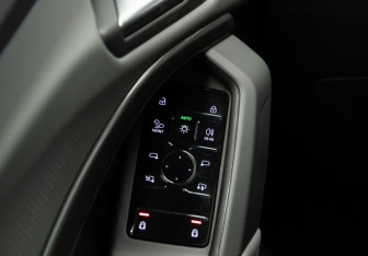 Подержанный автомобиль Audi Q5 2025 года (16 фото)