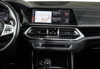 Подержанный автомобиль BMW X5 2019 года (13 фото)