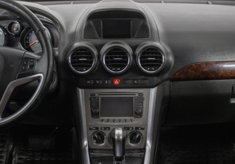 Подержанный автомобиль Opel Antara 2013 года (14 фото)