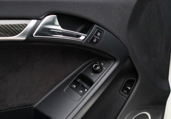 Подержанный автомобиль Audi RS 5 Coupe 2011 года (13 фото)