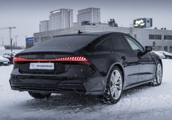 Подержанный автомобиль Audi A7 2021 года (10 фото)