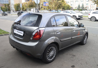 Подержанный автомобиль Kia Rio Hatchback 2010 года (3 фото)