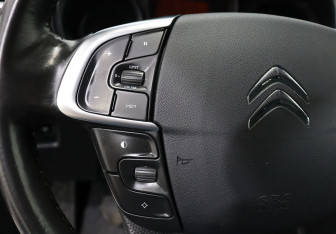 Подержанный автомобиль Citroen C4 Hatchback 2011 года (14 фото)