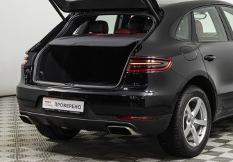 Подержанный автомобиль Porsche Macan 2018 года (19 фото)