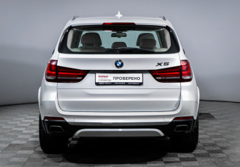 Подержанный автомобиль BMW X5 2014 года (6 фото)