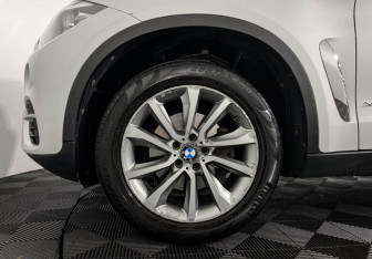 Подержанный автомобиль BMW X6 2016 года (7 фото)