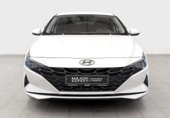 Подержанный автомобиль Hyundai Elantra Sedan 2021 года (2 фото)