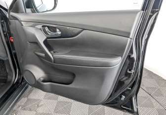 Подержанный автомобиль Nissan X-Trail 2016 года (24 фото)